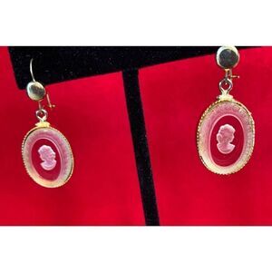 Beautiful Intaglio in Clear Crystal Cameo Cuff and Earrings set